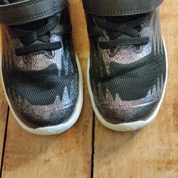 Nike Star Runner Sneakers 10 C Kids Black Gold Sneakers Velcro Neutral - Picture 13 of 13